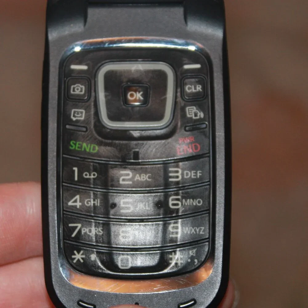 LG 440G TracFone Flip Phone Black
